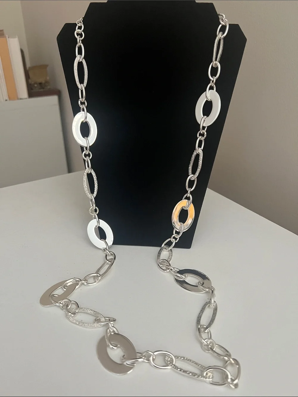 Daisy Fuentes Shiny Silver Tone Open Oval Link Necklace - Vintage